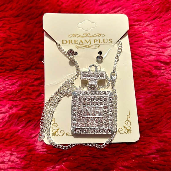 Gorgeous earrings  and necklaces set - Picture 1 of 4